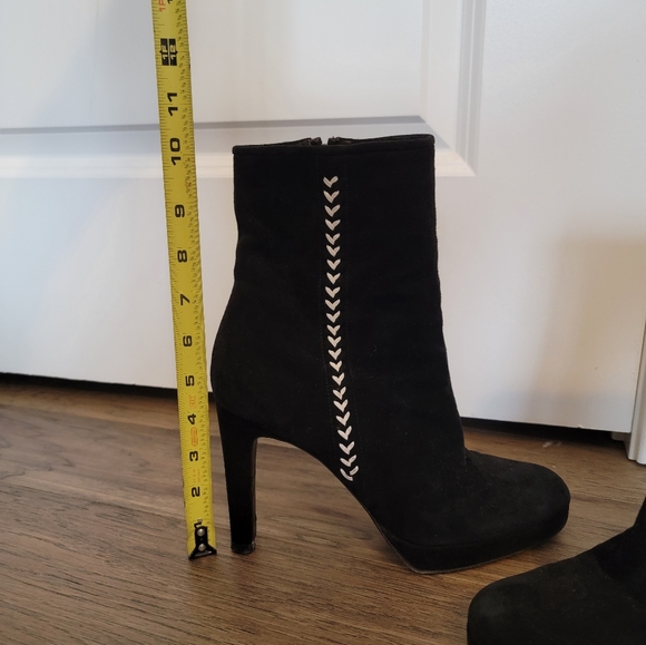 🖤 Stuart Weitzman Black Suede Chevron Heels Ankle Boots Womens 8 M - Picture 6 of 12